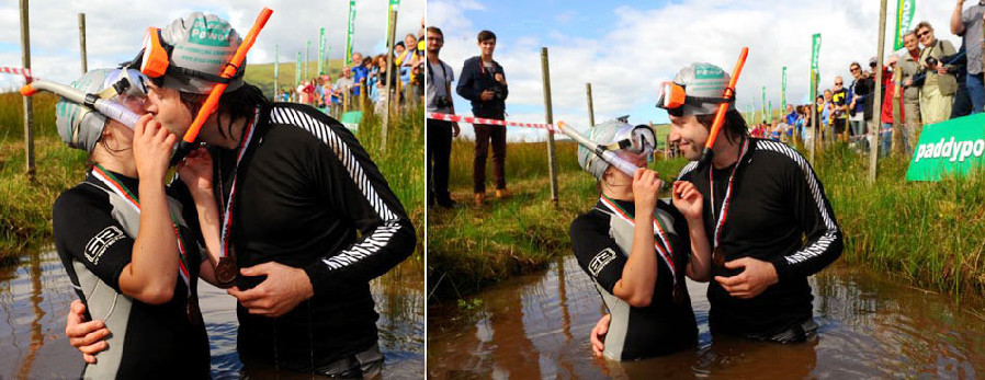 英国沼泽潜水大赛男子泥地里向女友求婚